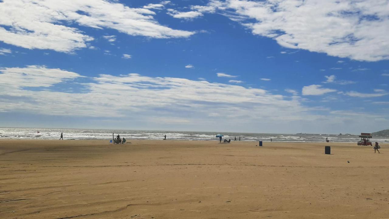 Ampla Cobertura Na Praia Do Mar Grosso Laguna Eksteriør billede